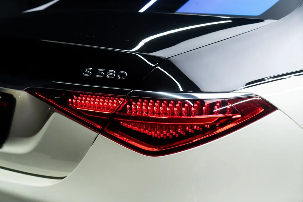 Mercedes-Benz S-Class photo 16