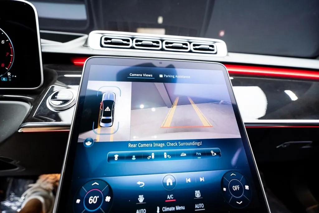 Mercedes-Benz S-Class photo 38