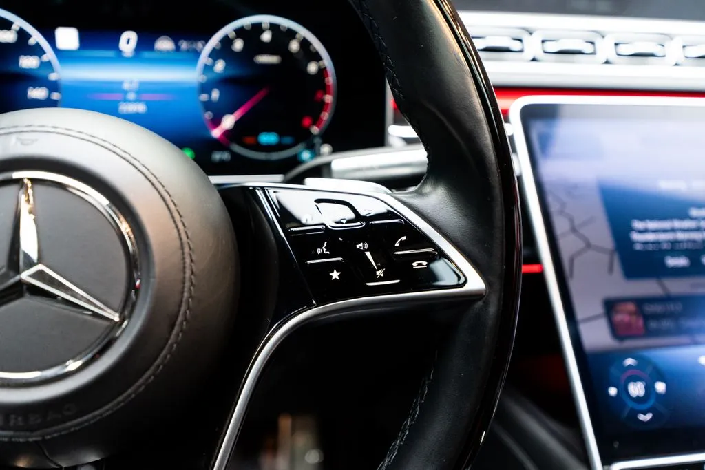 Mercedes-Benz S-Class photo 35