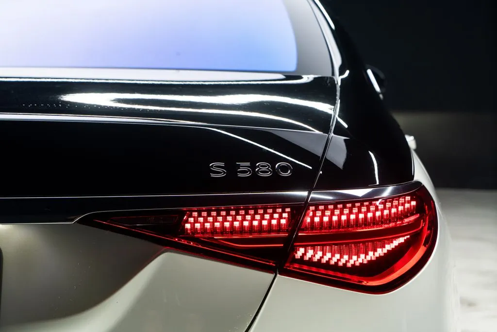 Mercedes-Benz S-Class photo 18