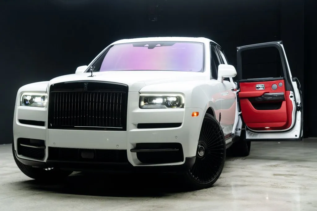 Rolls-Royce Cullinan photo 2