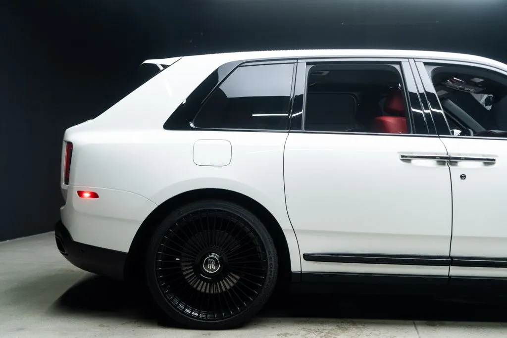 Rolls-Royce Cullinan photo 16