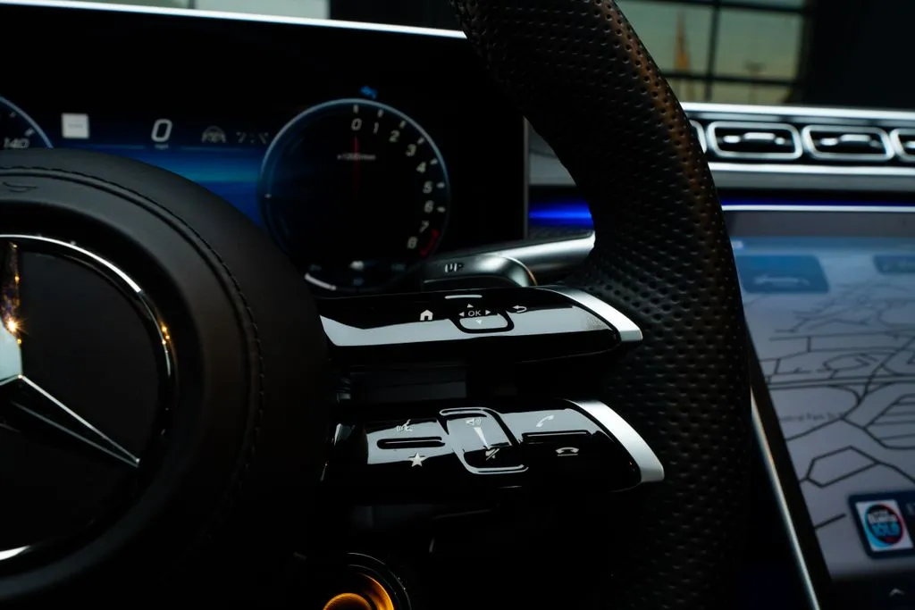 Mercedes-Benz S-Class photo 32