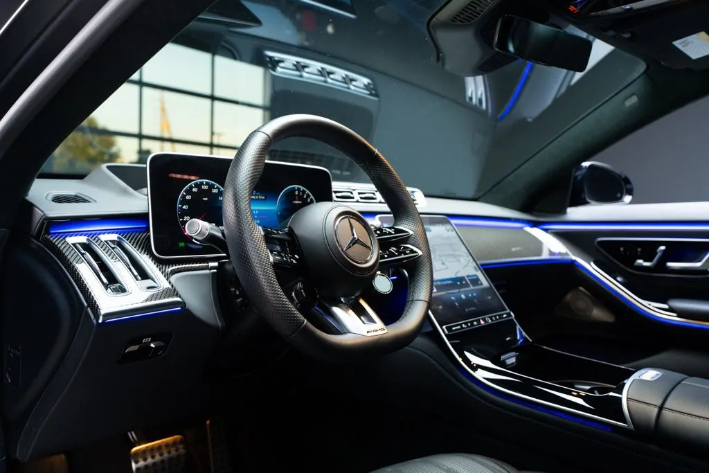 Mercedes-Benz S-Class photo 26
