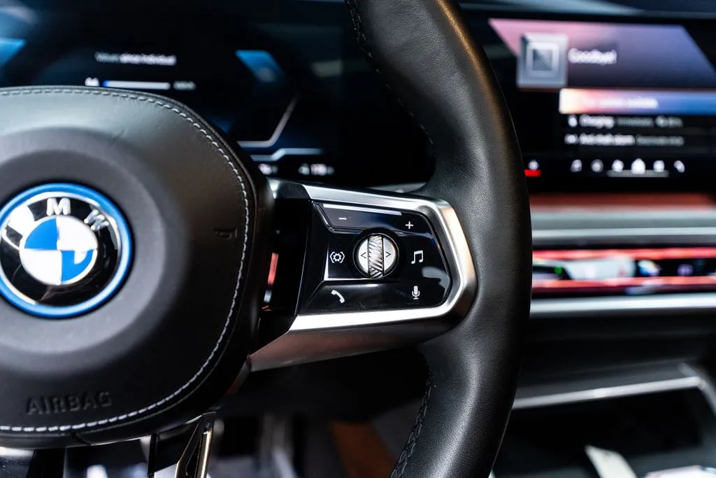 BMW i7 photo 24