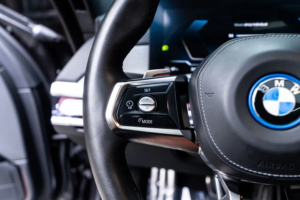 BMW i7 photo 23