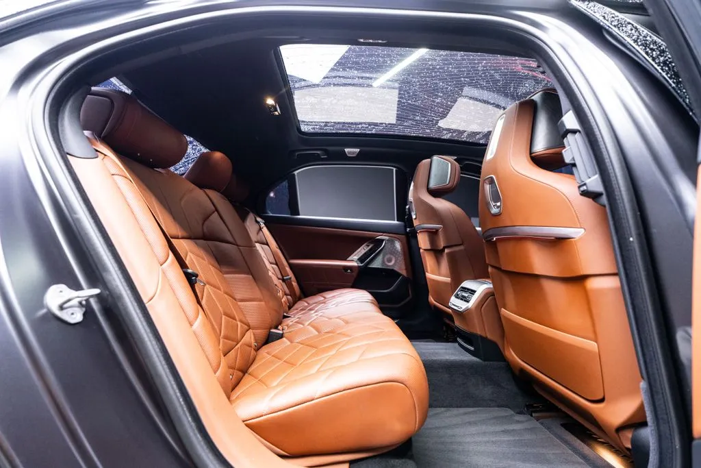 BMW i7 photo 36