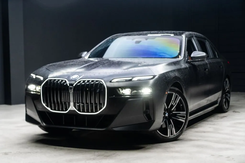 BMW i7 photo 2