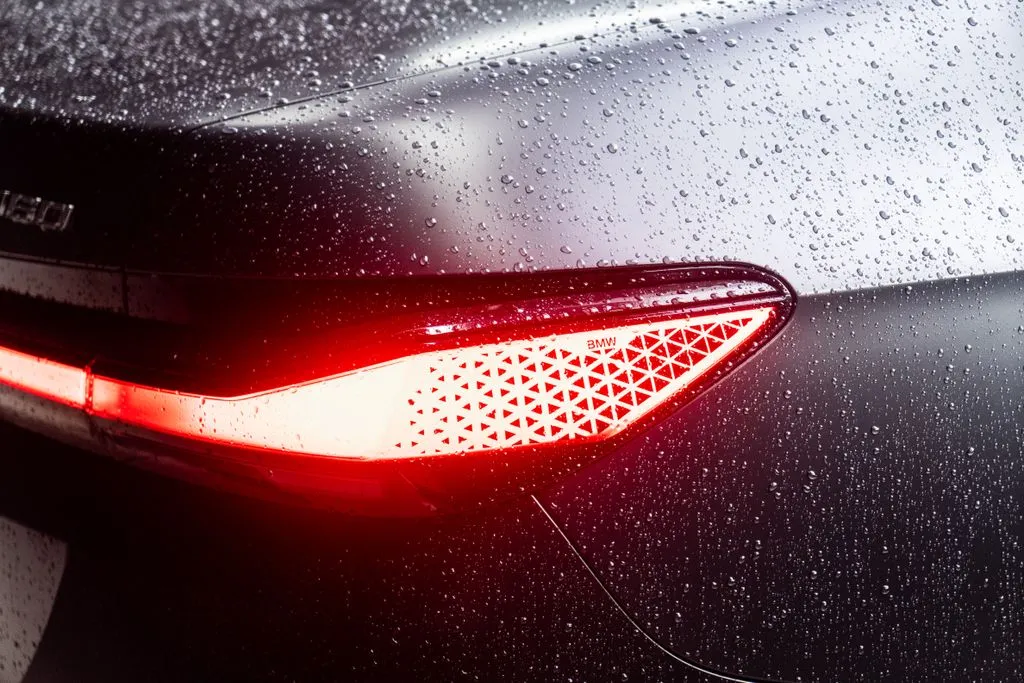 BMW i7 photo 12