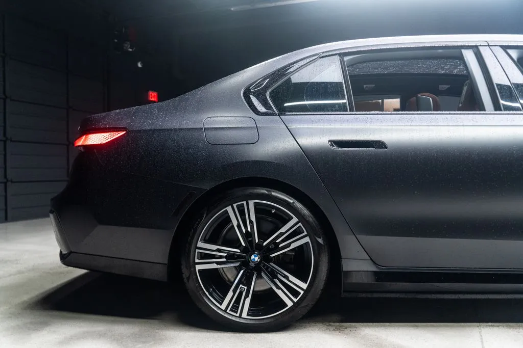 BMW i7 photo 11