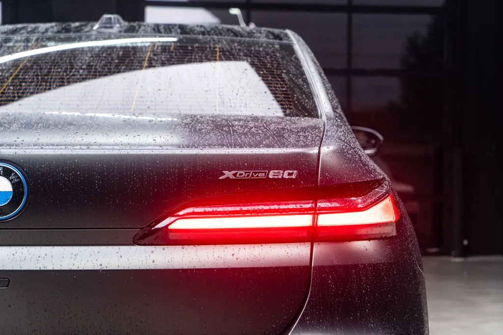 BMW i7 photo 13