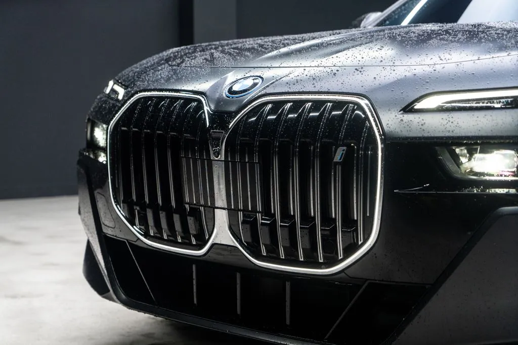 BMW i7 photo 3