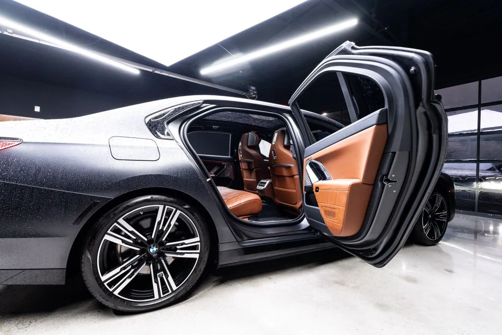 BMW i7 photo 38