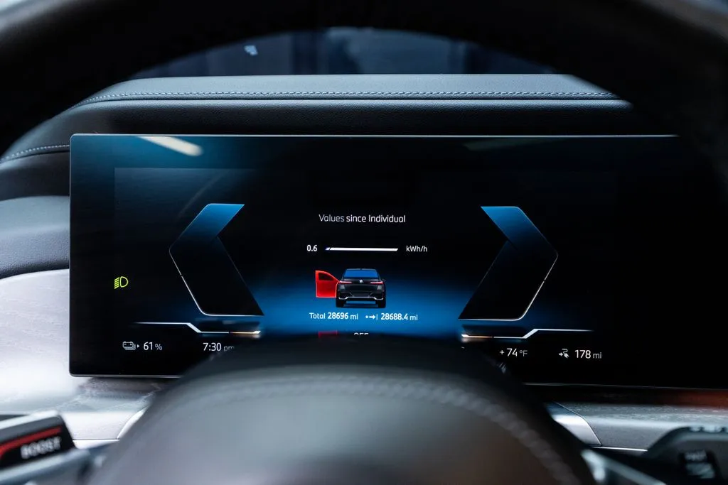 BMW i7 photo 25