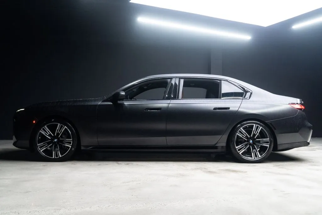 BMW i7 photo 16