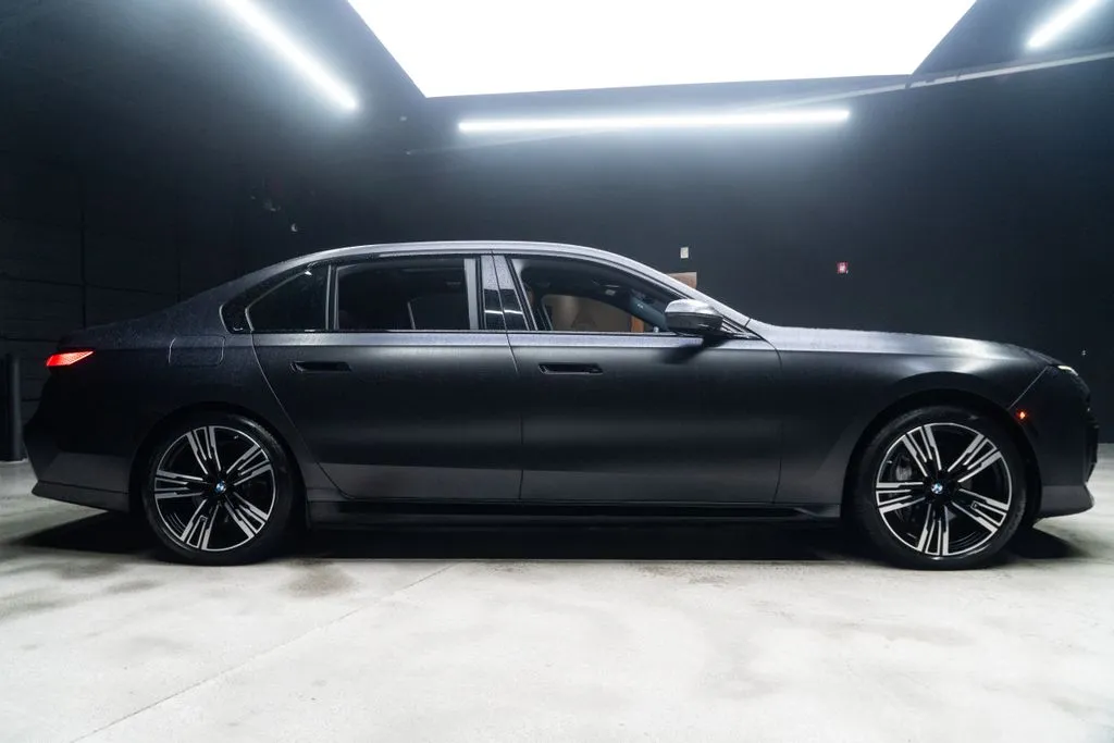 BMW i7 photo 8