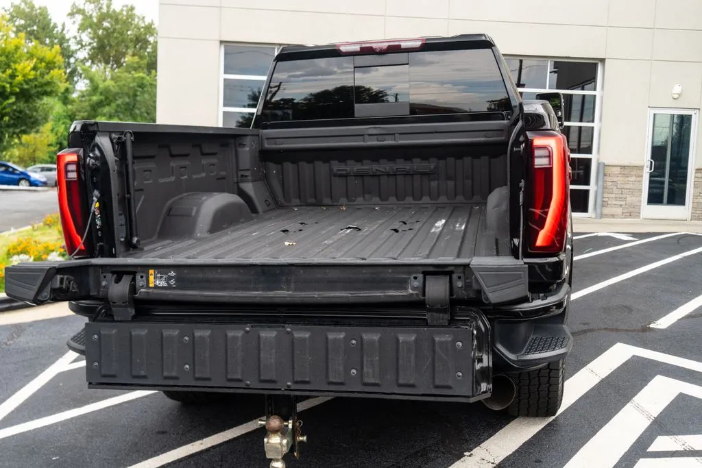 GMC Sierra 3500 HD photo 19