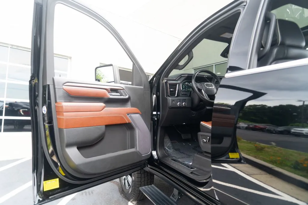 GMC Sierra 3500 HD photo 25
