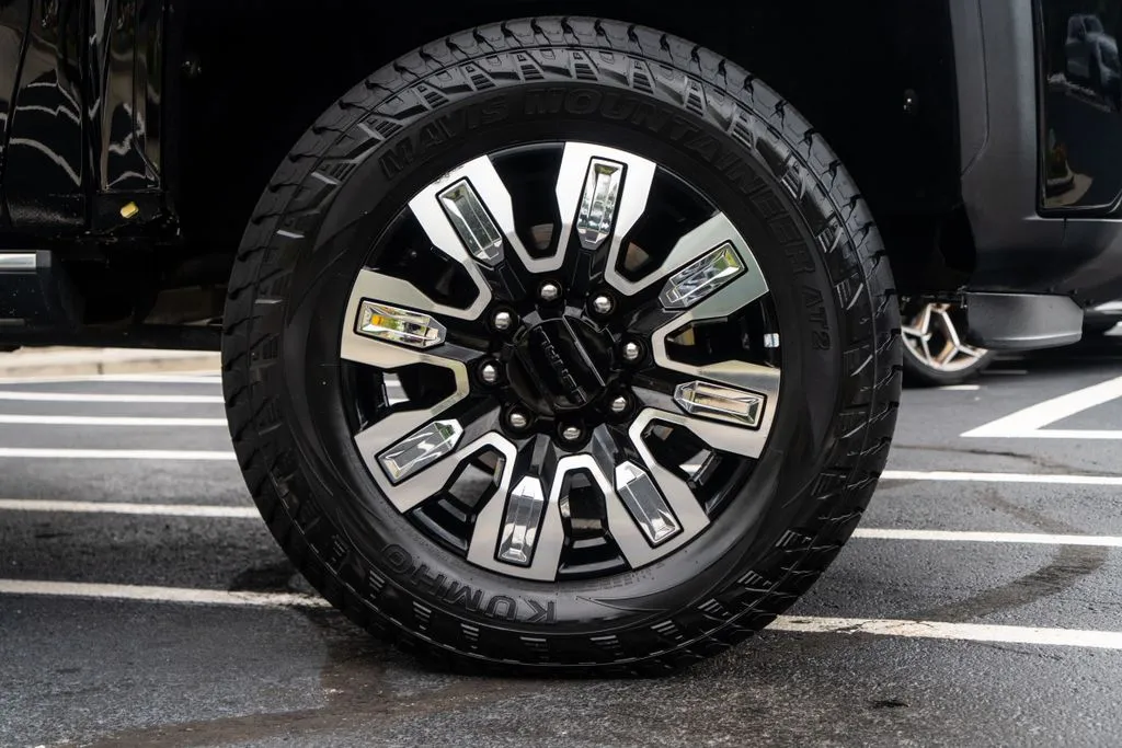 GMC Sierra 3500 HD photo 11