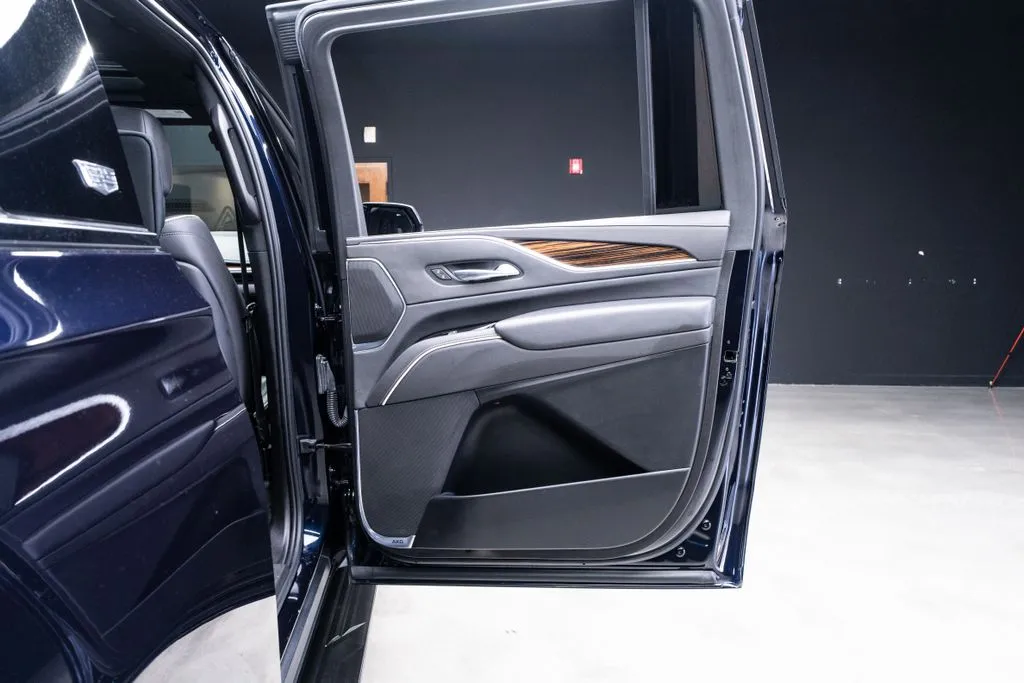 Cadillac Escalade ESV photo 43