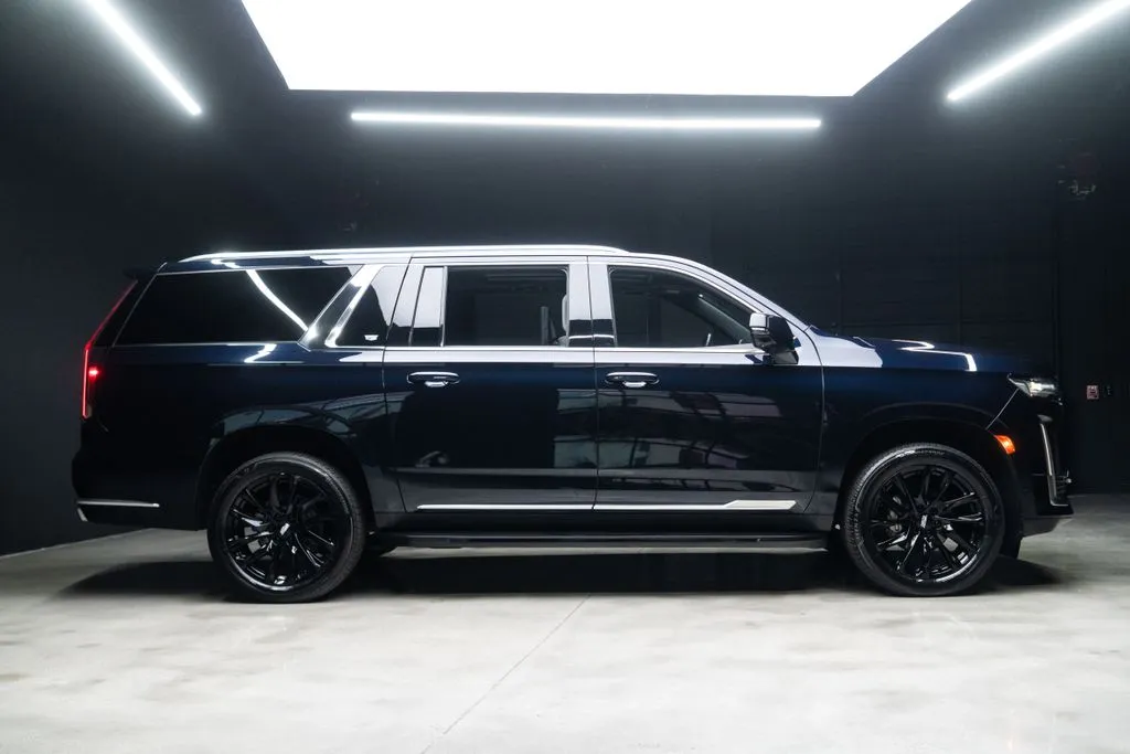 Cadillac Escalade ESV photo 11