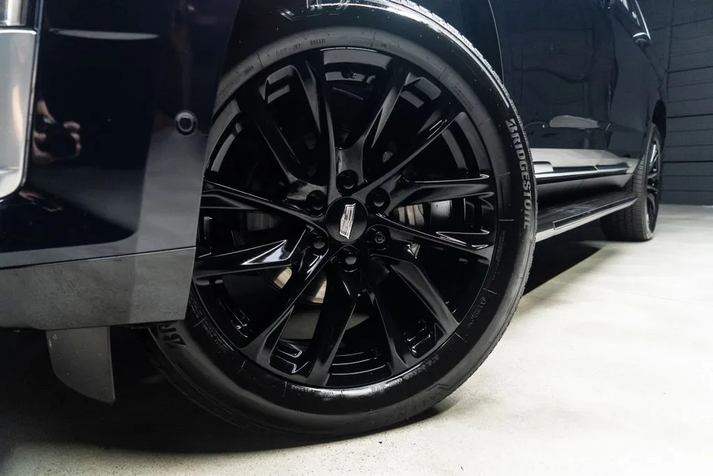 Cadillac Escalade ESV photo 2