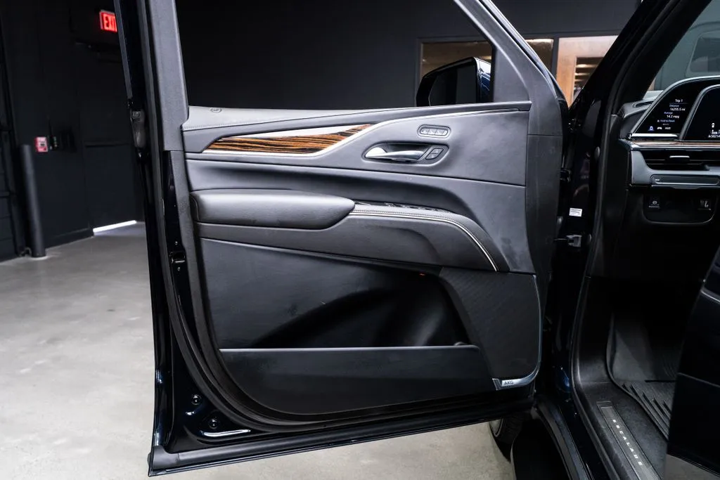 Cadillac Escalade ESV photo 23