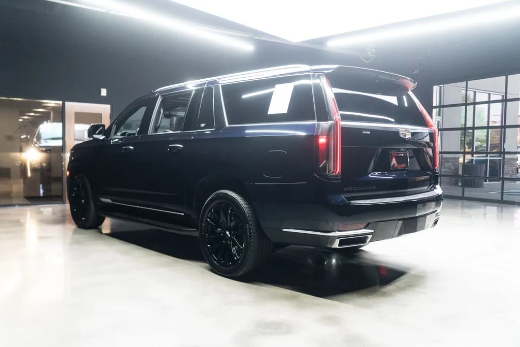 Cadillac Escalade ESV photo 20