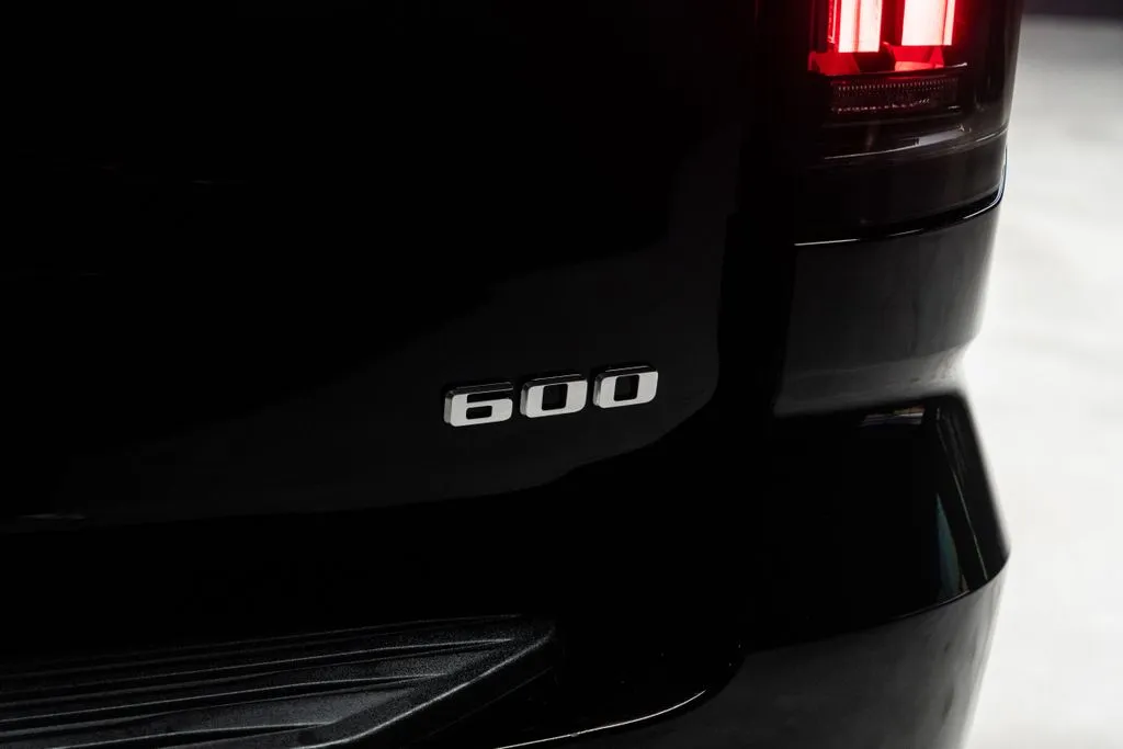 Cadillac Escalade ESV photo 14