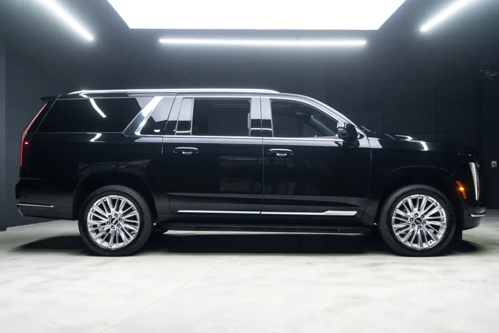 Cadillac Escalade ESV photo 8