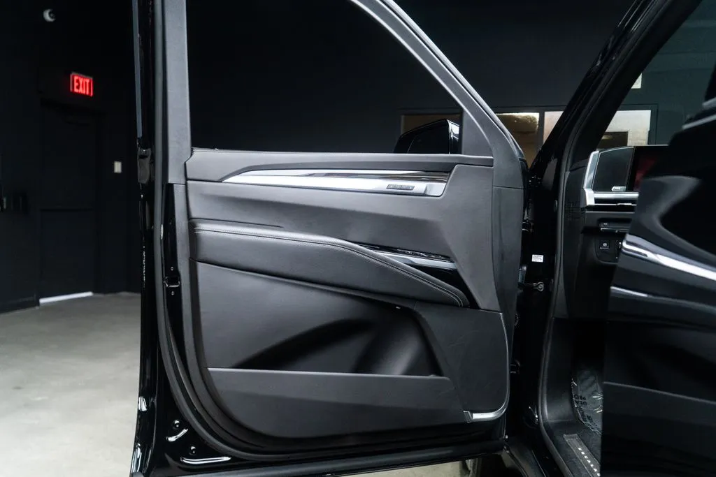 Cadillac Escalade ESV photo 19