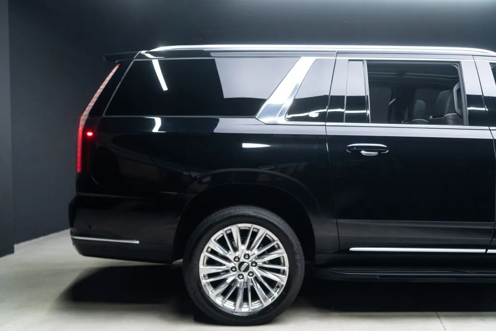 Cadillac Escalade ESV photo 12