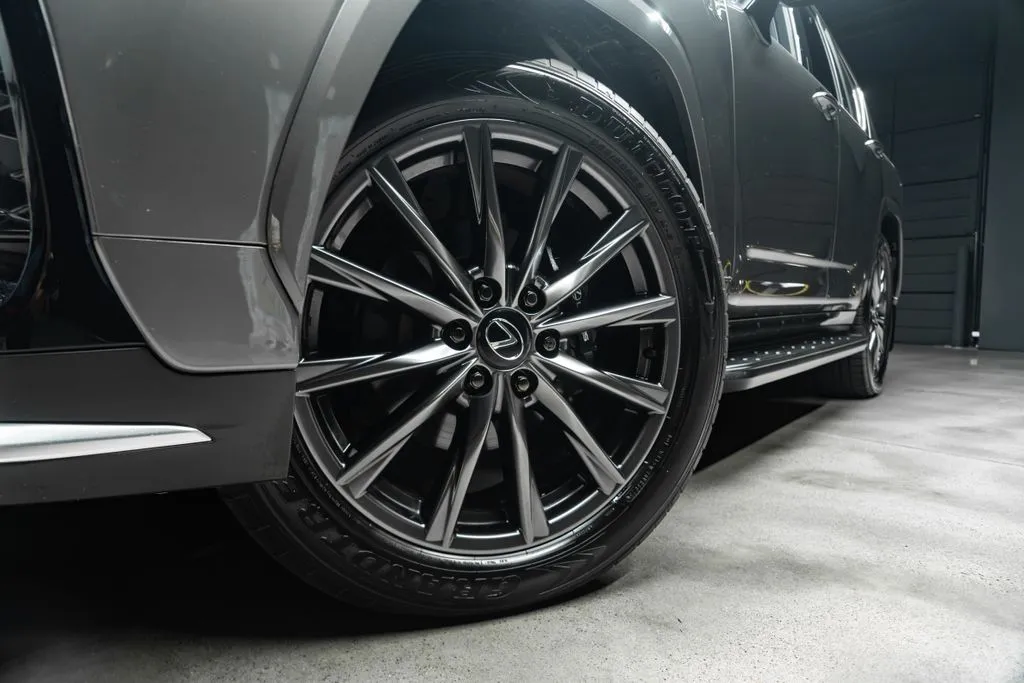 Lexus LX photo 2