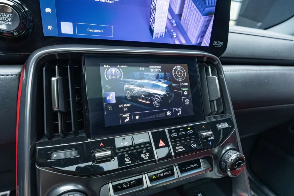 Lexus LX photo 32