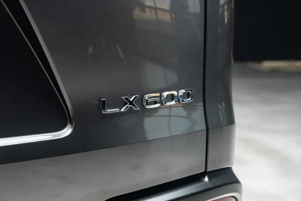 Lexus LX photo 17