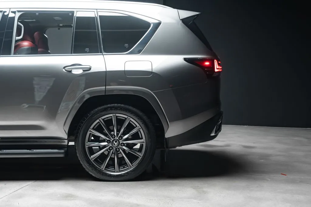 Lexus LX photo 22