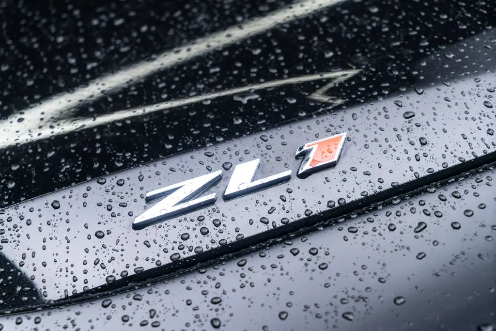 Chevrolet Camaro photo 3