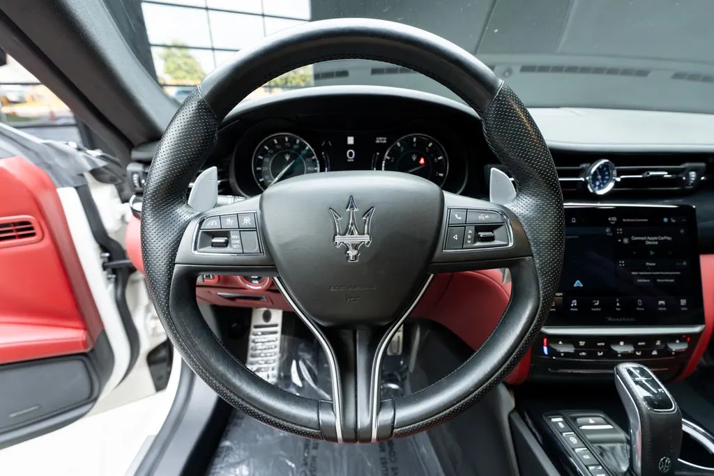 Maserati Quattroporte photo 32
