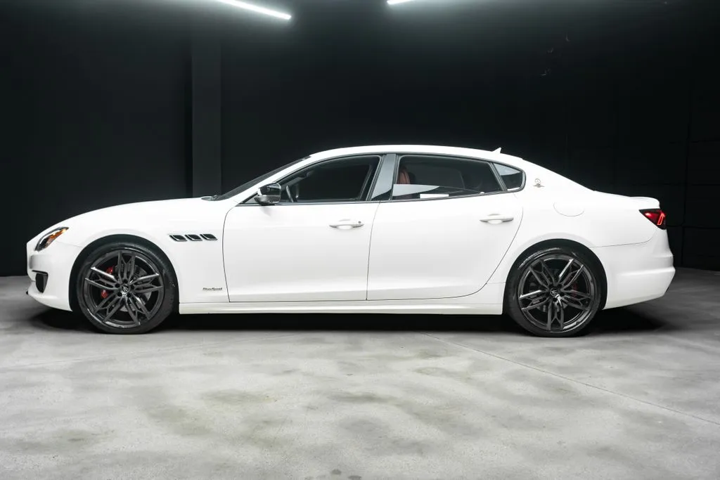 Maserati Quattroporte photo 26