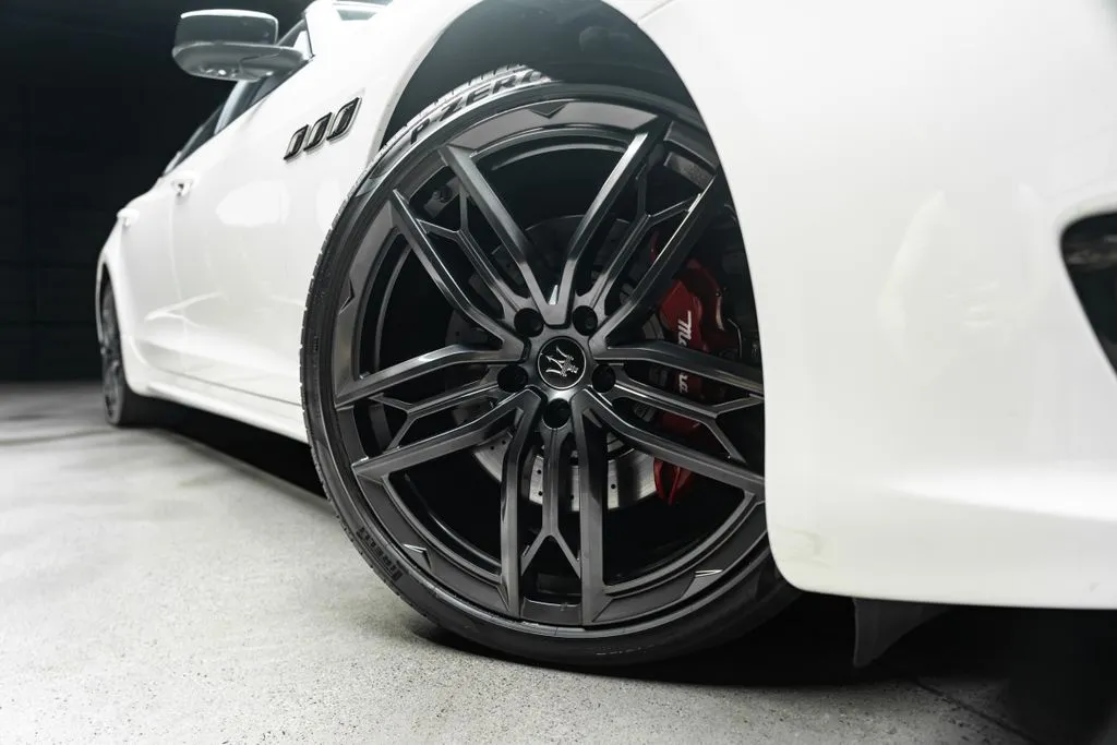 Maserati Quattroporte photo 14