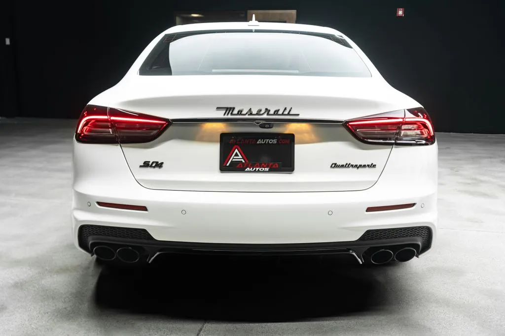 Maserati Quattroporte photo 22