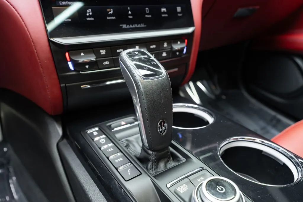Maserati Quattroporte photo 39