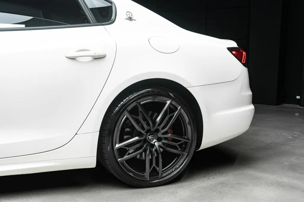 Maserati Quattroporte photo 27