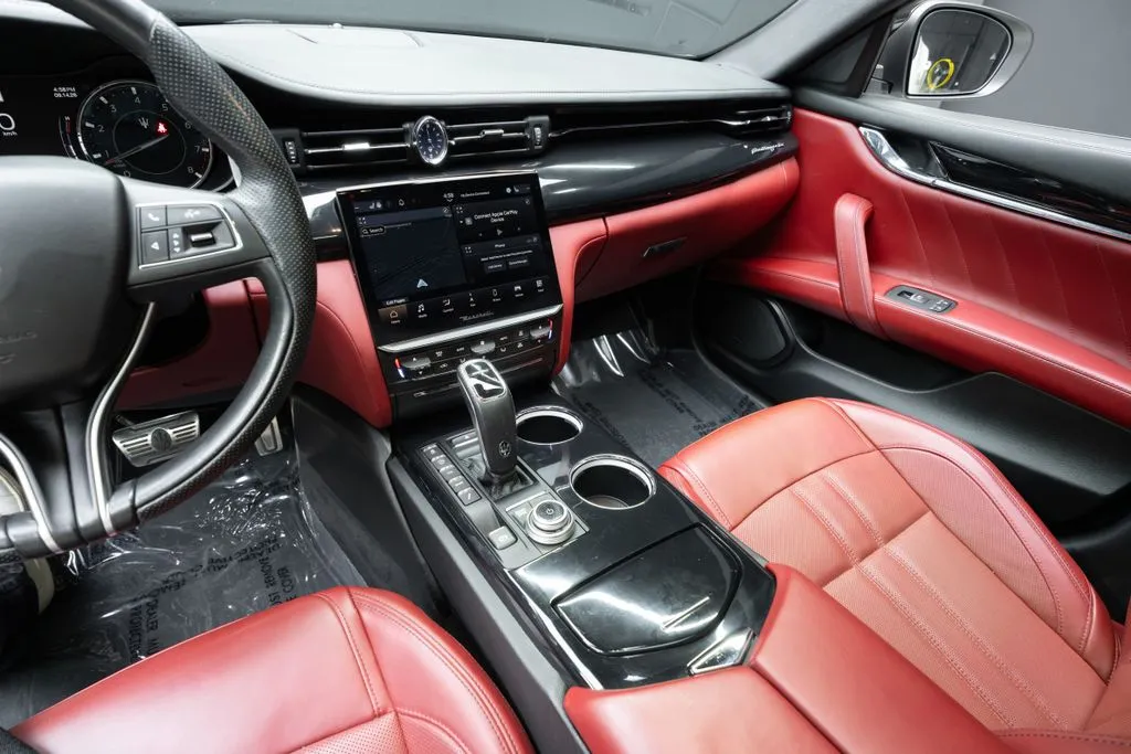 Maserati Quattroporte photo 38