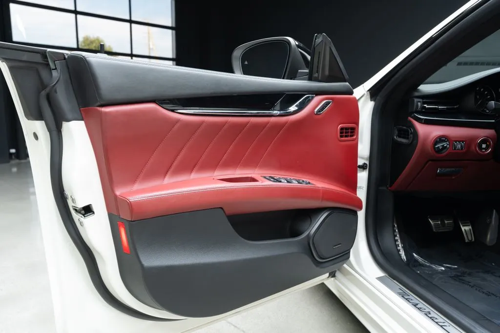 Maserati Quattroporte photo 29