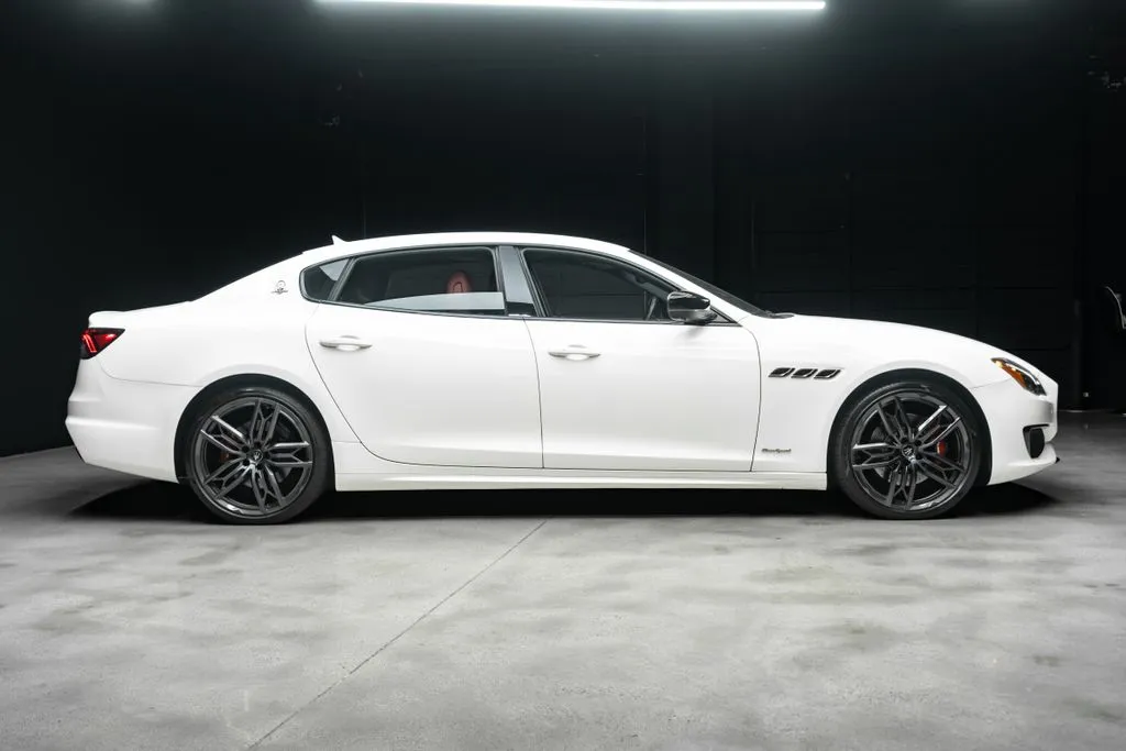 Maserati Quattroporte photo 17