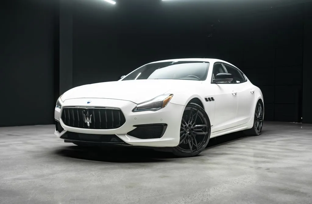 Maserati Quattroporte photo 2