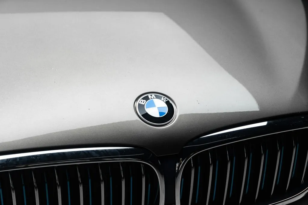 BMW 5 Series photo 6