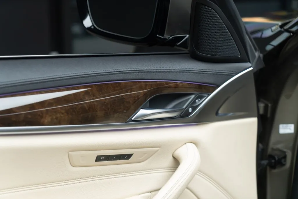 BMW 5 Series photo 27
