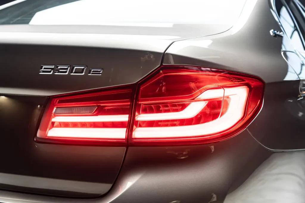 BMW 5 Series photo 16